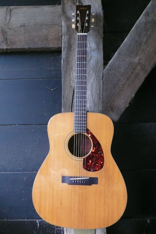 Yamaha FG-140 dreadnought