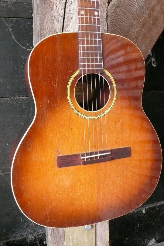 Spruce top, sunburst nitrocellulose lak