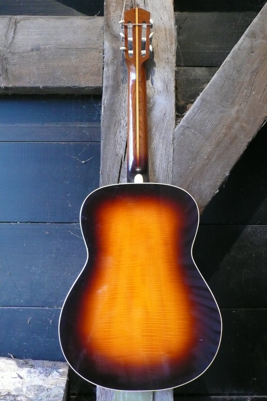 Massief gevlamd esdoorn/maple Klankkast, sunburst gelakt