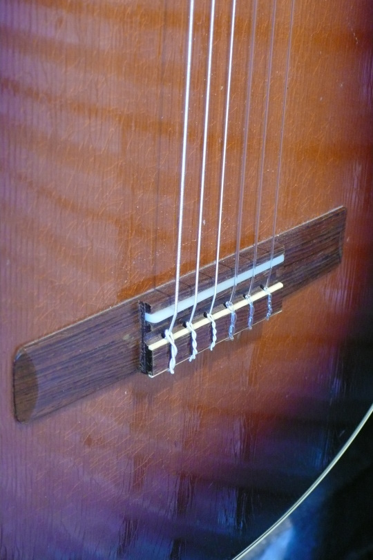 Palissander zadel met nieuw benen beentje, massieve spruce top