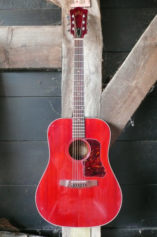 Guild D25cherry Bluegrass 1970