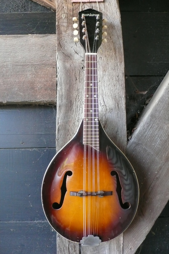 Harmony Monterey madoline jaren 40/begin '50